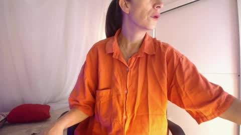Laura Sofia online show from June 2026 07:44:01 AM