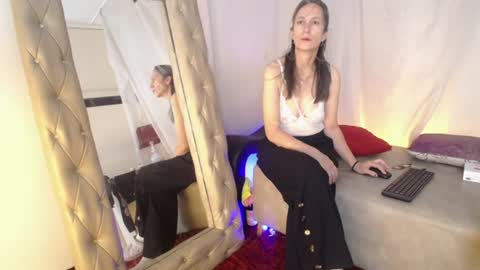 Laura Sofia online show from June 2026 04:15:01 AM