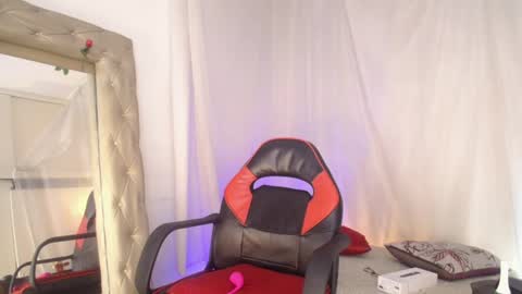 Laura Sofia online show from June 2026 01:10:01 PM