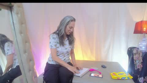 Laura Sofia online show from July 2026 02:15:02 AM