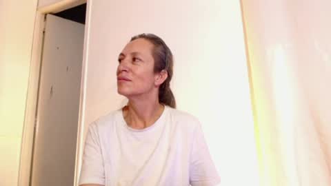 Laura Sofia online show from July 2026 04:46:02 PM