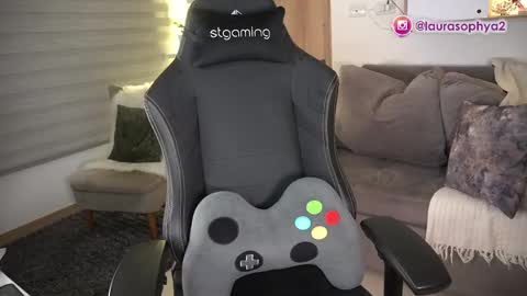 Laura online show from February 2025 02:03:01 AM