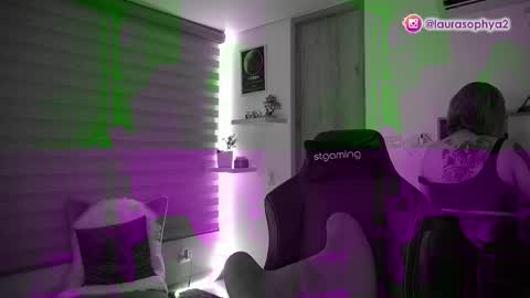 Laura online show from March 2025 03:00:01 AM