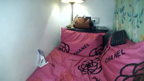 Snapshot of laureen_gavh chatting on March 2025 03:02:01 AM Belle online show from March 2025 03:02:01 AM