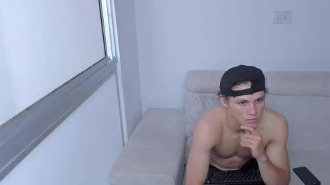 Laureent online show from February 2025 09:20:02 PM