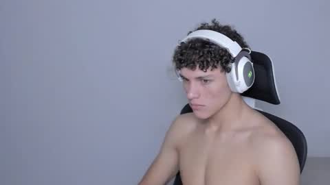 Laureent online show from October 2025 03:04:01 AM