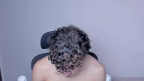 Laureent online show from November 2025 05:24:01 PM