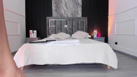 Snapshot of laureenwells chatting on April 2026 07:58:01 PM Lauren Weels online show from April 2026 07:58:01 PM