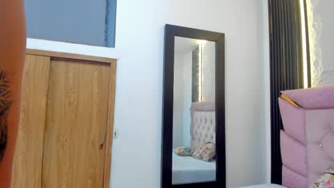 Snapshot of laurem_paulette chatting on November 2025 07:13:02 PM Laurem online show from November 2025 07:13:02 PM