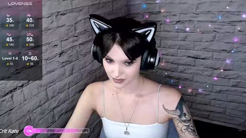 Snapshot of lauren_raquel chatting on December 2024 05:23:02 PM Eva online show from December 2024 05:23:02 PM