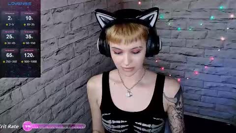 Snapshot of lauren_raquel chatting on September 2025 05:45:01 PM Eva online show from September 2025 05:45:01 PM