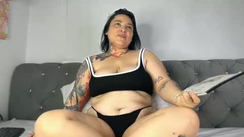 Snapshot of laurenchubby chatting on May 2026 01:17:01 PM LAUREN online show from May 2026 01:17:01 PM