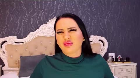 Snapshot of laurenjenssen chatting on September 2025 08:25:02 AM Laura online show from September 2025 08:25:02 AM