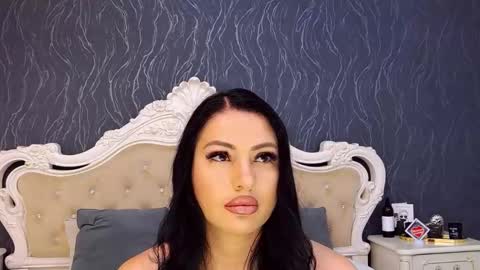 Snapshot of laurenjenssen chatting on November 2025 08:35:01 AM Laura online show from November 2025 08:35:01 AM