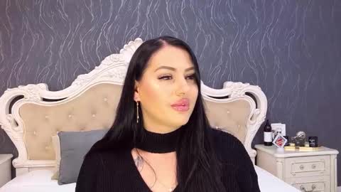 Snapshot of laurenjenssen chatting on November 2025 03:29:02 PM Laura online show from November 2025 03:29:02 PM