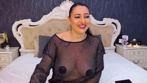 Snapshot of laurenjenssen chatting on November 2025 08:57:02 AM Laura online show from November 2025 08:57:02 AM