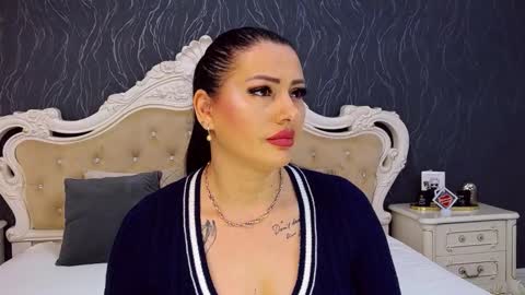 Snapshot of laurenjenssen chatting on December 2025 09:48:01 AM Laura online show from December 2025 09:48:01 AM