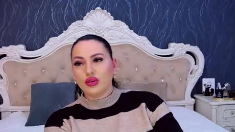 Snapshot of laurenjenssen chatting on February 2026 04:43:01 PM Laura online show from February 2026 04:43:01 PM