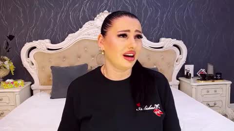 Snapshot of laurenjenssen chatting on February 2026 07:12:02 PM Laura online show from February 2026 07:12:02 PM