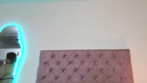 laurenlaine online show from June 2026 01:02:01 PM