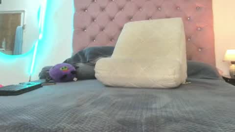 laurenlaine online show from June 2026 01:05:02 AM