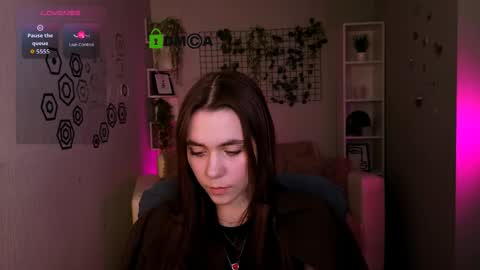 Laure online show from May 2026 09:27:02 AM
