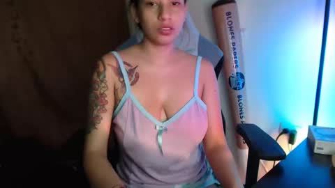 Snapshot of laurenphillipsx chatting on December 2024 02:38:02 PM Lauren online show from December 2024 02:38:02 PM