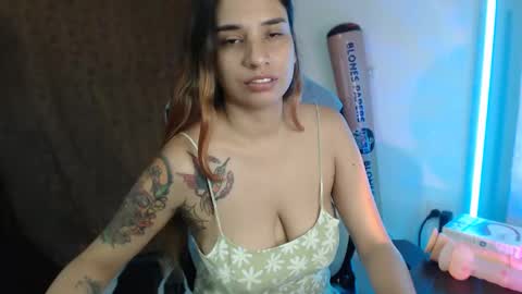 Snapshot of laurenphillipsx chatting on January 2025 06:19:01 PM Lauren online show from January 2025 06:19:01 PM