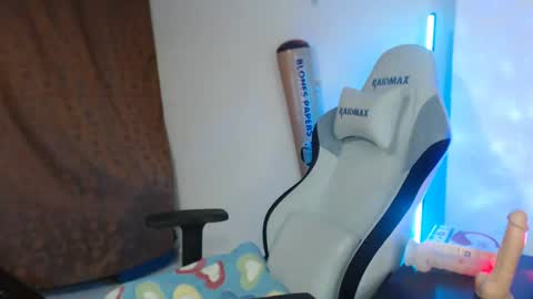 Snapshot of laurenphillipsx chatting on February 2025 12:40:01 AM Lauren online show from February 2025 12:40:01 AM