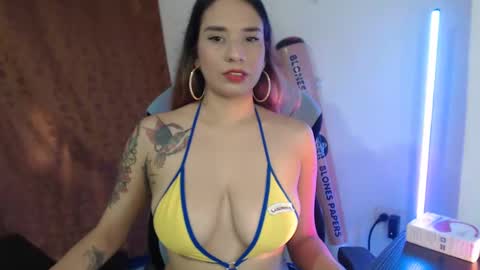 Snapshot of laurenphillipsx chatting on February 2025 09:53:02 PM Lauren online show from February 2025 09:53:02 PM