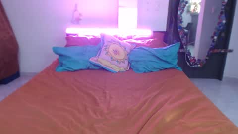 Snapshot of laurenphillipsx chatting on October 2025 09:50:02 PM Lauren online show from October 2025 09:50:02 PM