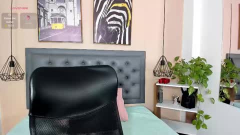 Lauren  online show from September 2025 02:39:02 PM