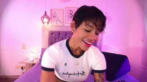 Lauren Saenz online show from June 2026 12:11:01 PM