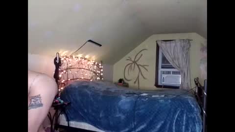 Snapshot of laureybabe44 chatting on December 2024 10:57:02 PM Lauren online show from December 2024 10:57:02 PM