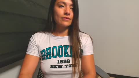 Snapshot of lauri_fit chatting on February 2025 01:21:02 AM Lauri online show from February 2025 01:21:02 AM