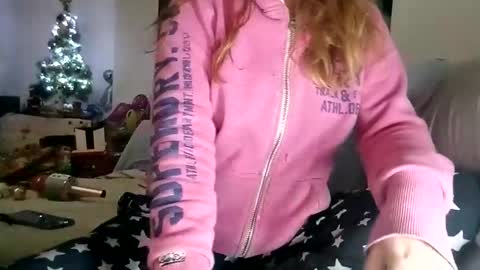 Snapshot of lauriehotxxx chatting on December 2024 05:15:01 PM lauriehotxxx online show from December 2024 05:15:01 PM