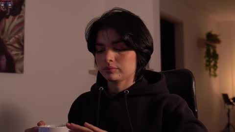 Snapshot of laurita_4 chatting on March 2026 01:18:01 PM laurita_4 online show from March 2026 01:18:01 PM