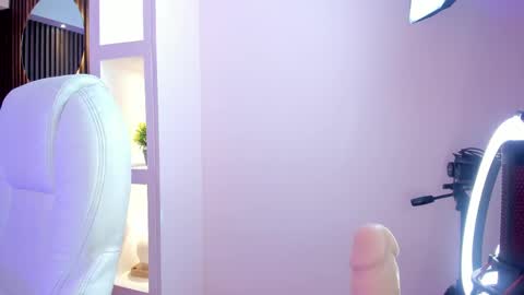 Snapshot of lauroberts chatting on March 2025 07:13:02 AM Lau Roberts online show from March 2025 07:13:02 AM