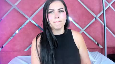 Snapshot of lauryjonson_ chatting on January 2025 10:57:02 PM LauryJonson online show from January 2025 10:57:02 PM