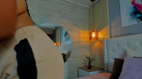 Lauryn online show from July 2026 12:07:01 PM