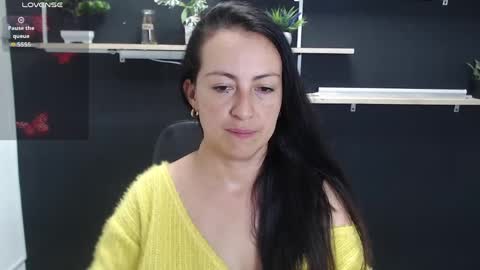 Laury  online show from May 2026 07:23:02 PM