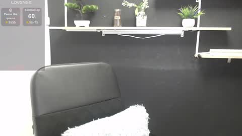 Laury  online show from June 2026 05:17:01 PM