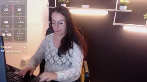 Laury  online show from July 2026 09:43:01 PM