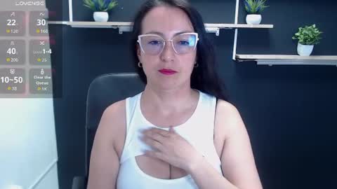 Laury  online show from July 2026 06:39:02 PM