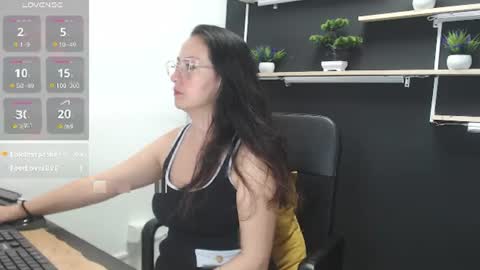 Laury  online show from July 2026 07:39:01 PM
