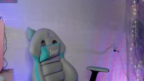 Snapshot of lauryn_muller_ chatting on July 2026 06:10:01 AM Lau online show from July 2026 06:10:01 AM