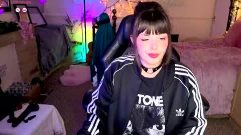 Lavenderrzz online show from April 2026 06:49:01 PM