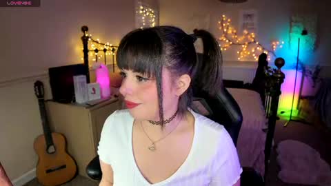 Lavenderrzz online show from June 2026 03:18:01 PM