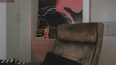 Mara online show from November 2025 02:43:01 AM