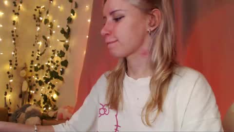 Mia online show from May 2026 03:53:02 PM